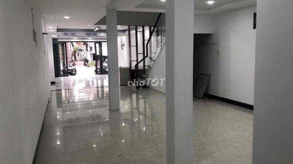 [Tin chính chủ] Nhà mặt tiền, diện tích lớn, rộng thoáng, có lộ thiên
