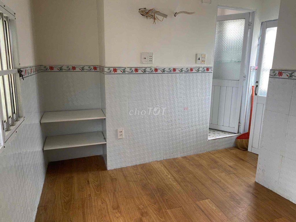 Chính chủ cho thuê nhà nhỏ cách trường ĐH Công nghiệp 150m