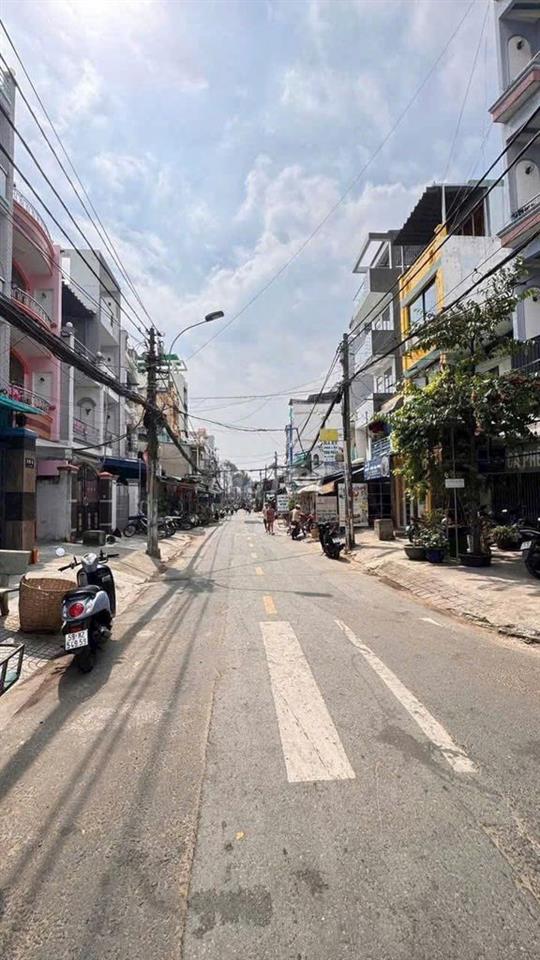 - NHÀ HẺM XE TẢI NỘI BỘ LẠC LONG QUÂN, KHU VỰC AN NINH, DÂN TRÍ CAO!"