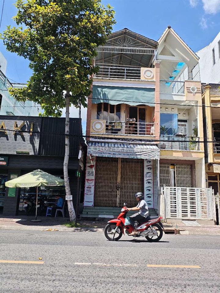 Cho Thuê  Mặt Bằng Tầng Trệt