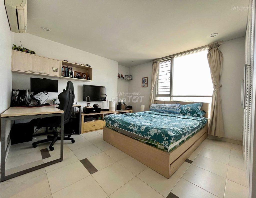 Bán căn hộ 3PN,  Căn góc - Cao Ốc Ngô Gia Tự, Quận 10.