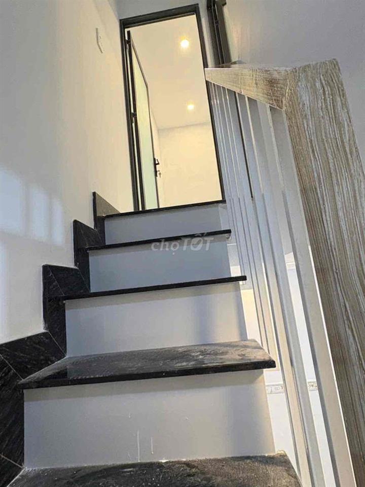 Cần bán cân nhà đang ở , do muốn đổi vị trí