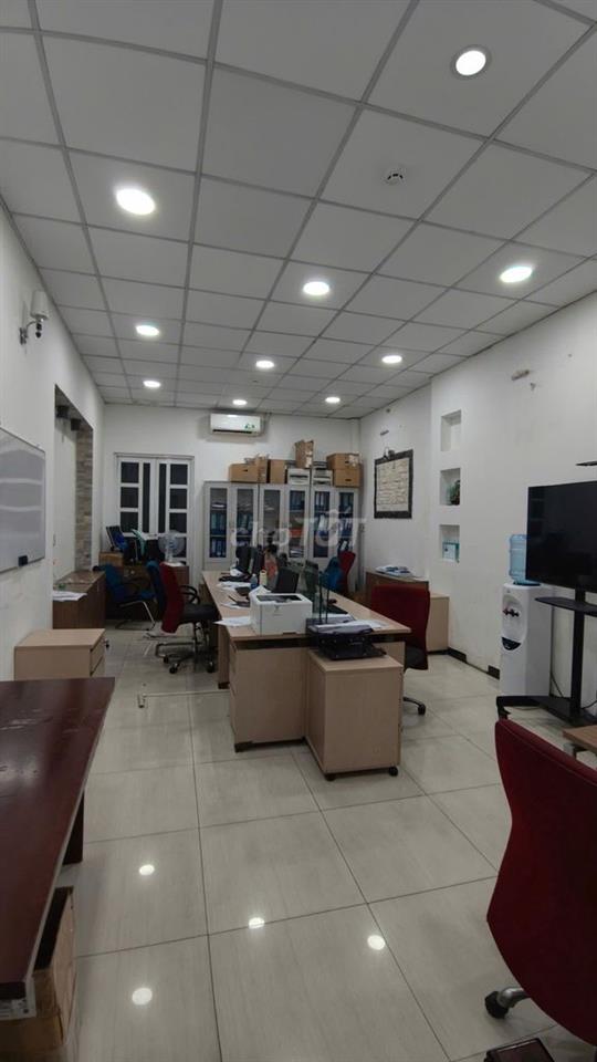 Cho thuê nhà nguyên căn mặt tiền Lạc Long Quân, 9x11m