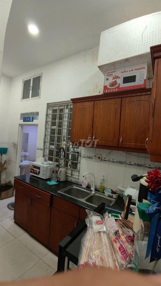 Cho thuê nhà nguyên căn mặt tiền Lạc Long Quân, 9x11m
