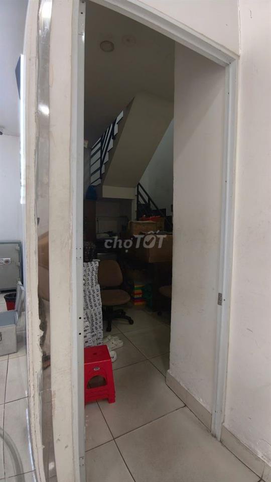 Cho thuê nhà nguyên căn mặt tiền Lạc Long Quân, 9x11m