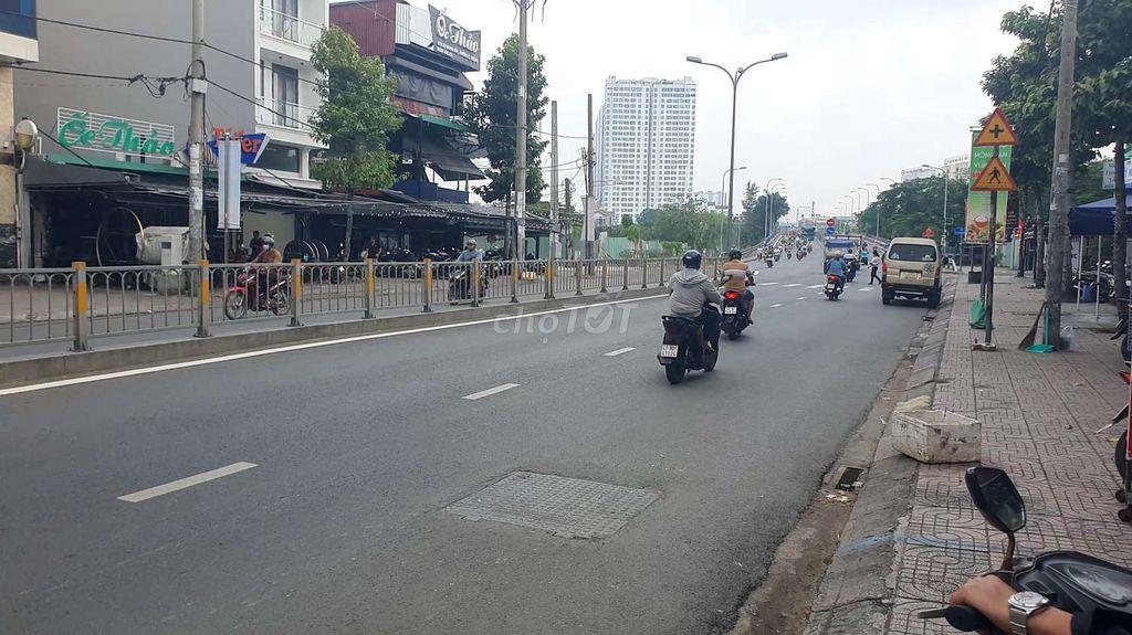 cho thuê vỉa hè tạ quang bửu