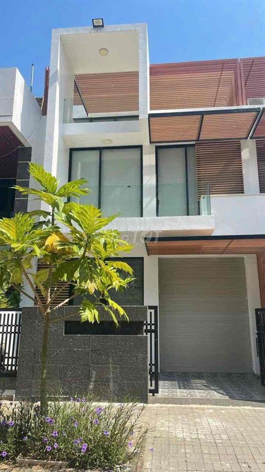 Nhà mặt tiền trung tâm Quy Nhơn, sổ hồng chính chủ