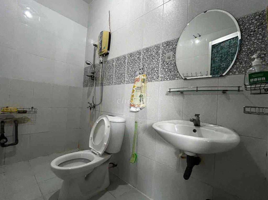 CHỈ CÒN *** 1 PHÒNG – PHÒNG RỘNG 44M² GẦN CHỢ BÀ CHIỂU – GIÁ 5 TR