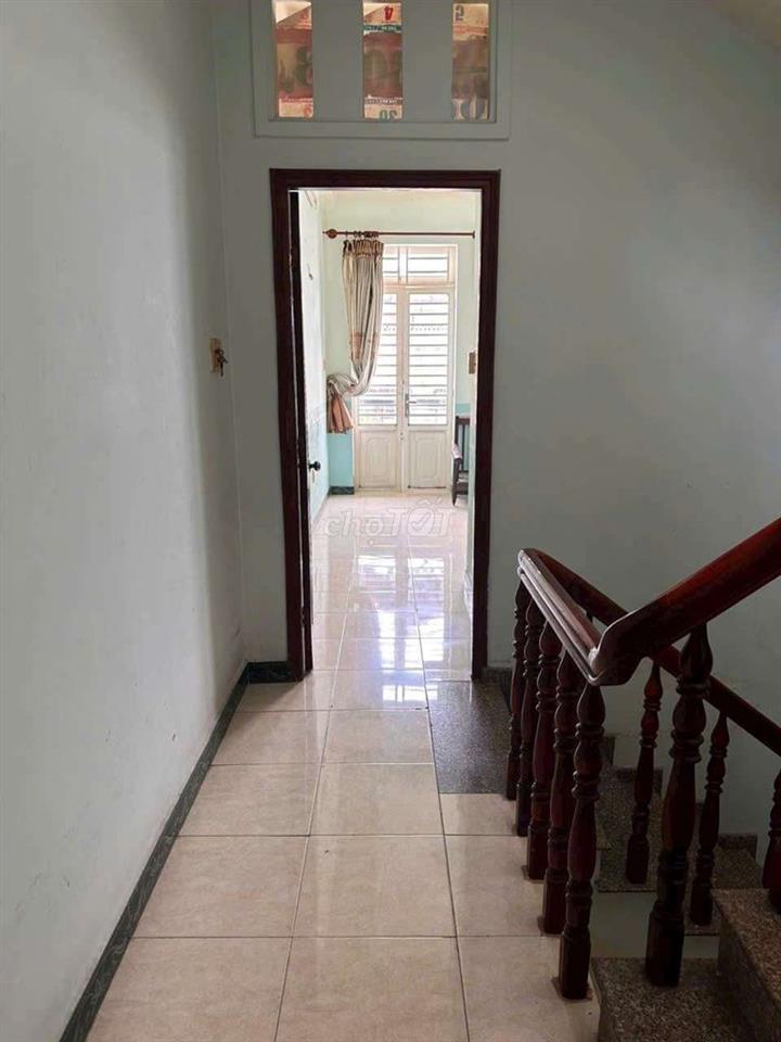 Cần cho thuê phòng ngay mặt tiền đường gần công viên làng hoa 