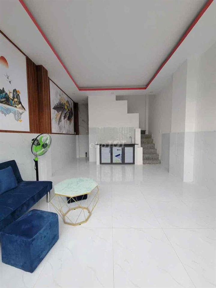 Nhà Lầu MT . xây ở do kẹt tiền cần bán nhanh