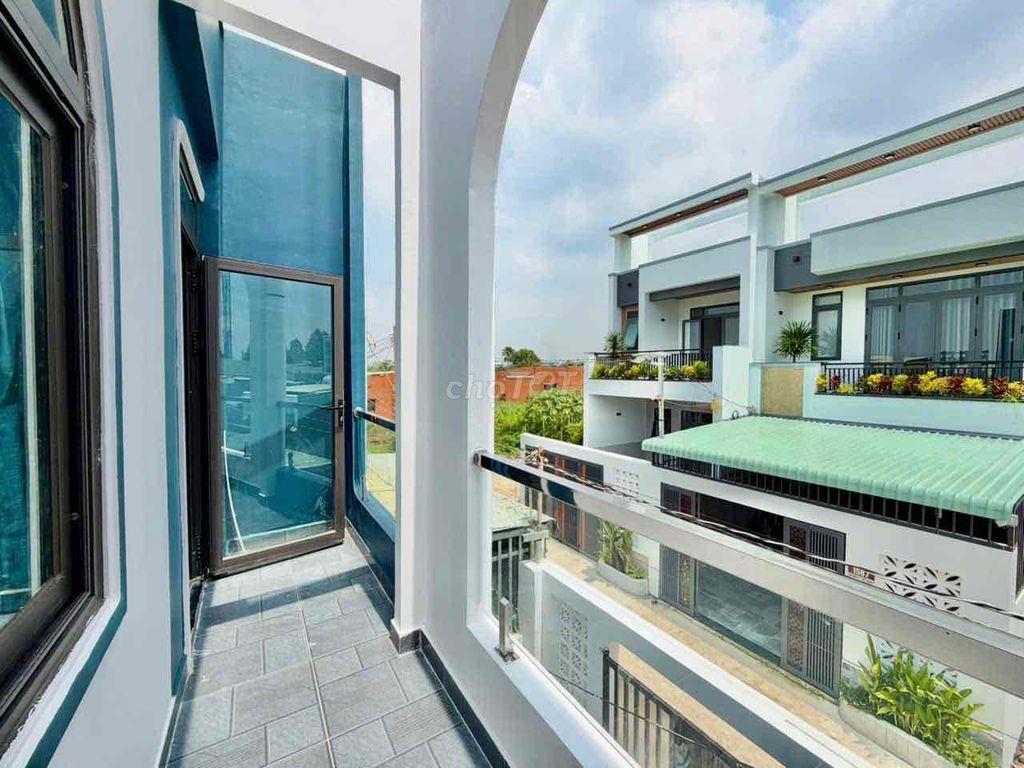 Nhà SHR , Hoàn Công , Sau UBND ngay chợ Mỹ Hạnh Nam