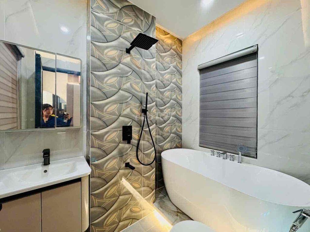 NHÀ  215/39 Phan Huy Ích chính chủ . 28 triệu /tháng có thang máy