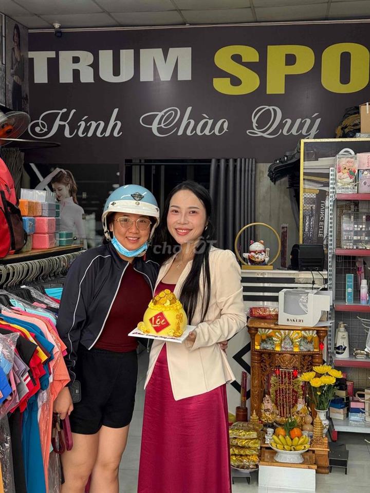 SANG GẤP CỬA HÀNG ĐỒ THỂ THAO VÀ PHỤ KIỆN
