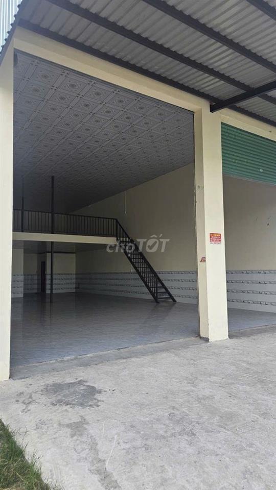 Cho thuê kho TDT 200m2 Trống suốt mới sạch sẽ Đg xe tải lớn giá 12tr