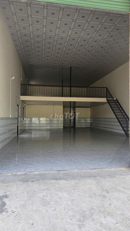 Cho thuê kho TDT 200m2 Trống suốt mới sạch sẽ Đg xe tải lớn giá 12tr