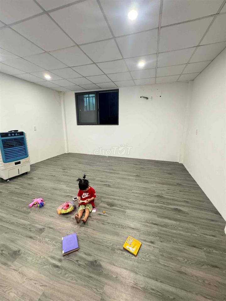 nhà gác lửng nội thất mới full chỉ việc vào ở . mặt tiền 5m5 oto 24/24