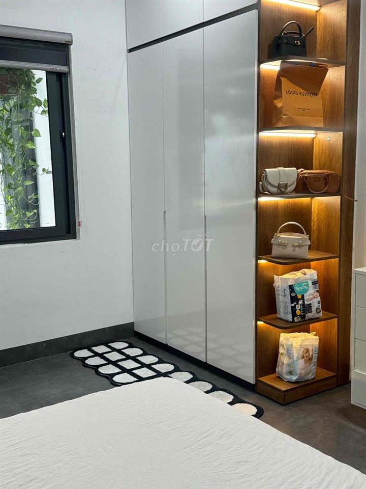 nhà gác lửng nội thất mới full chỉ việc vào ở . mặt tiền 5m5 oto 24/24