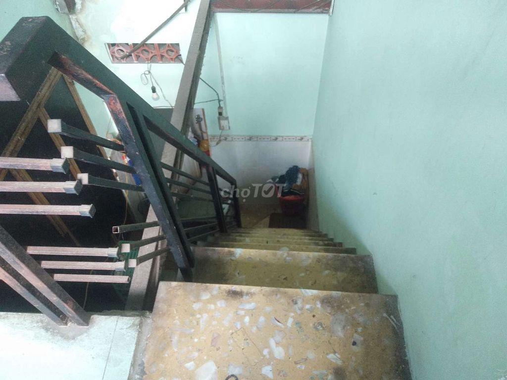 Cho Nữ Thuê Tầng Trệt ở ghép nguyên căn