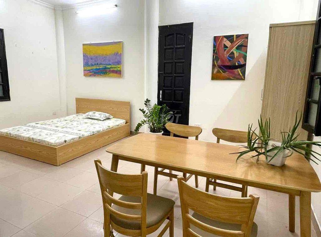 Chính chủ cho thuê studio 36m2 gần Vincom Bà Triệu, cực thoáng