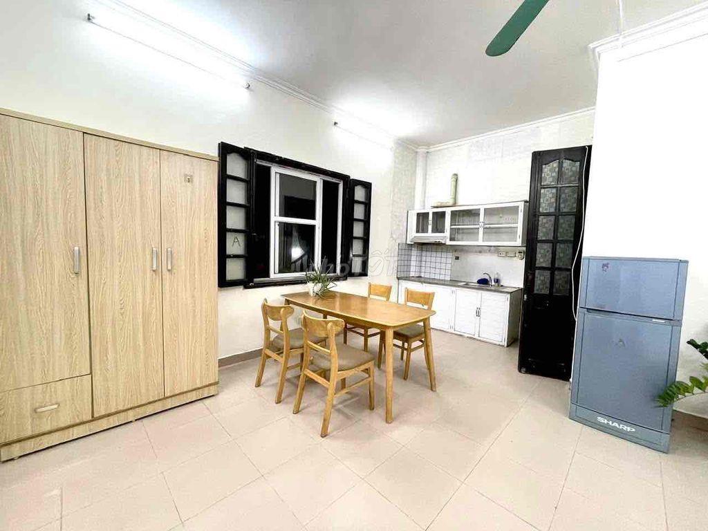 Chính chủ cho thuê studio 36m2 gần Vincom Bà Triệu, cực thoáng