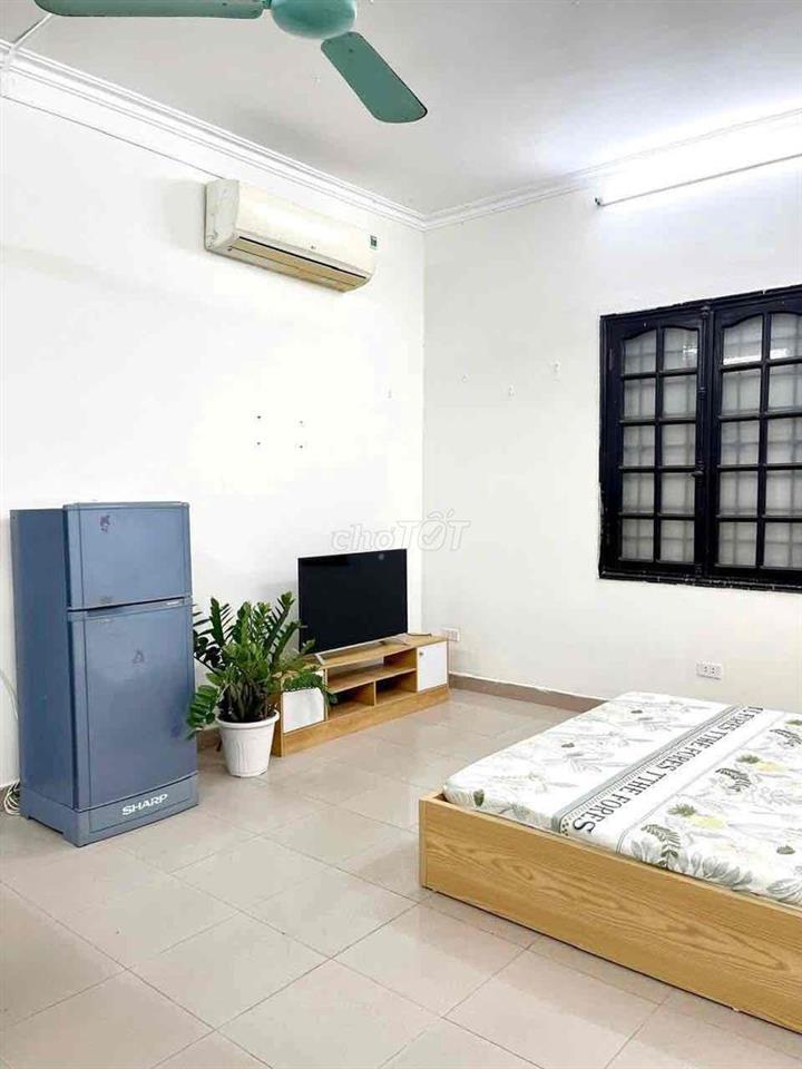 Chính chủ cho thuê studio 36m2 gần Vincom Bà Triệu, cực thoáng