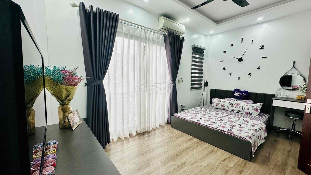 Cho thuê nhà 6 tầng