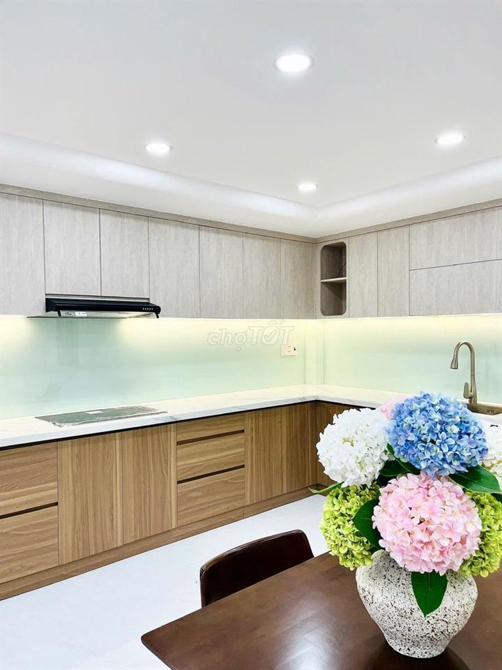 Bán nhà mặt tiền mới xây