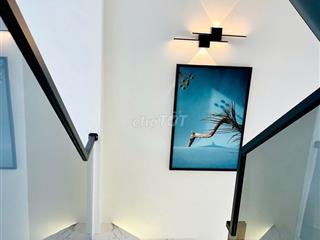 Bán nhà mặt tiền mới xây
