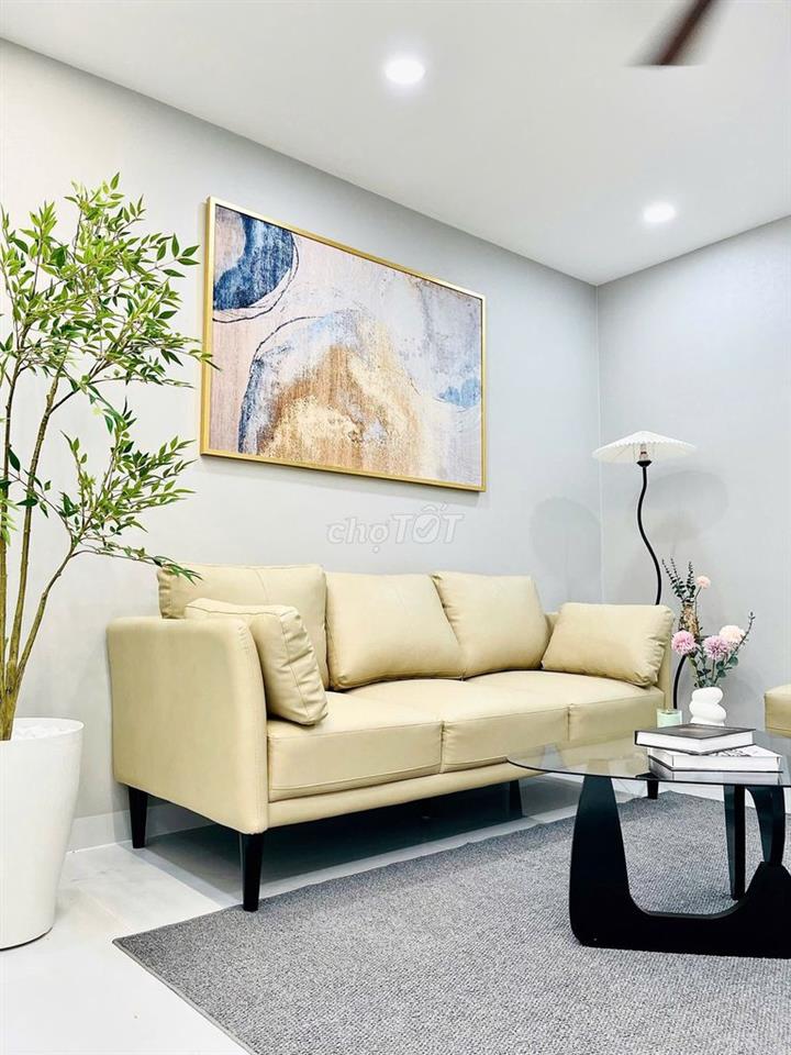Bán nhà mặt tiền mới xây