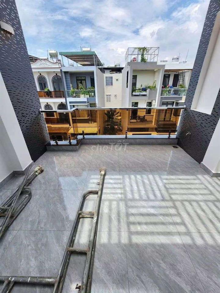 Cắt lỗ 500tr bán nhà 3 tầng gần Ngã tư Hội Nghĩa