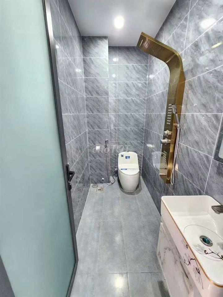 Cắt lỗ 500tr bán nhà 3 tầng gần Ngã tư Hội Nghĩa