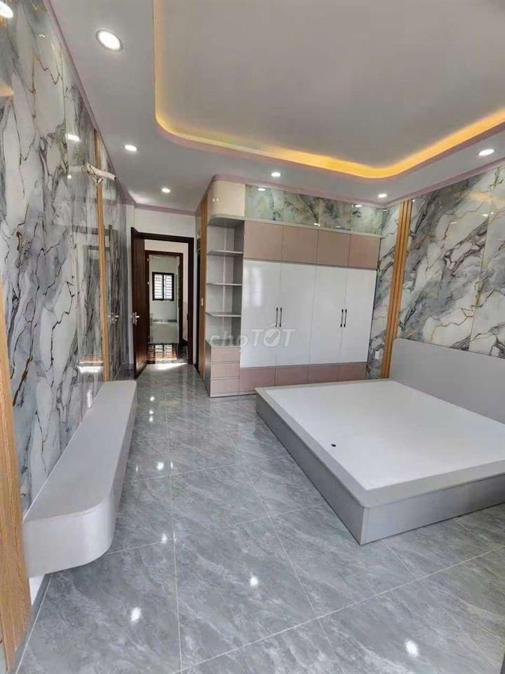 Cắt lỗ 500tr bán nhà 3 tầng gần Ngã tư Hội Nghĩa