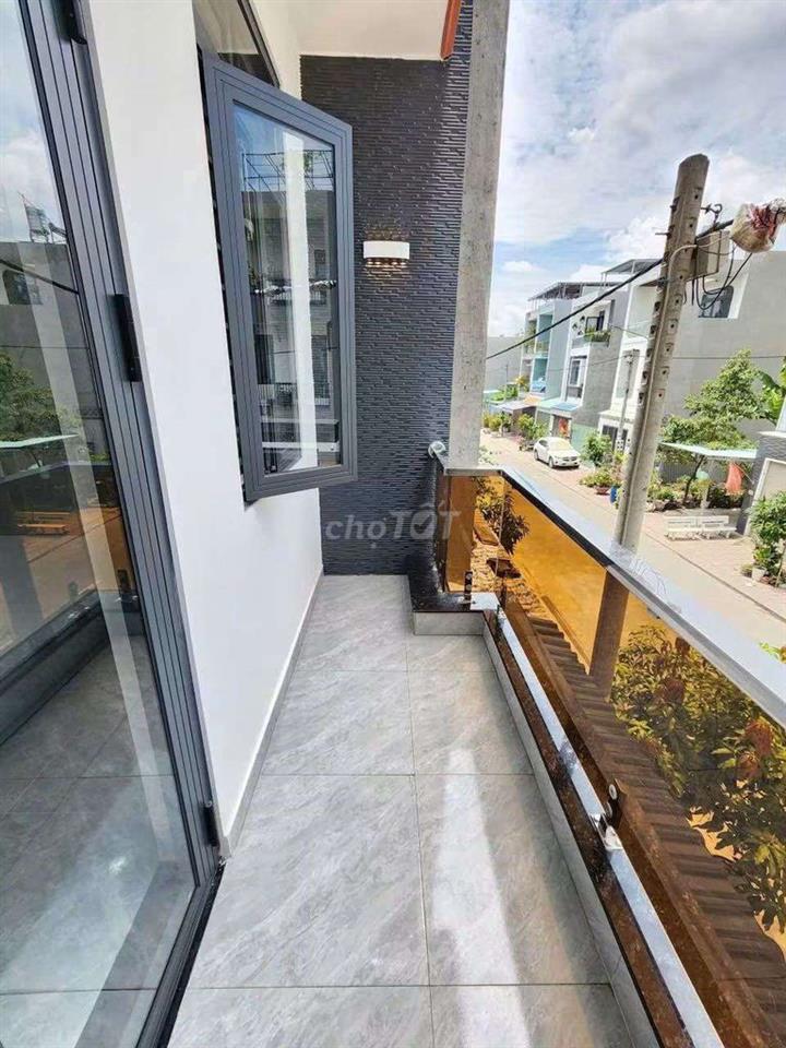 Cắt lỗ 500tr bán nhà 3 tầng gần Ngã tư Hội Nghĩa