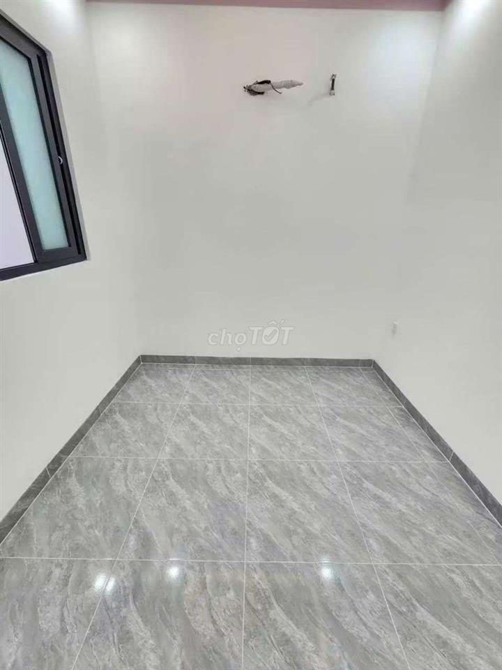 Cắt lỗ 500tr bán nhà 3 tầng gần Ngã tư Hội Nghĩa