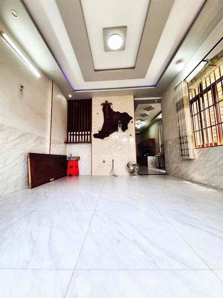 bán gấp nhà còn mới giao ngay