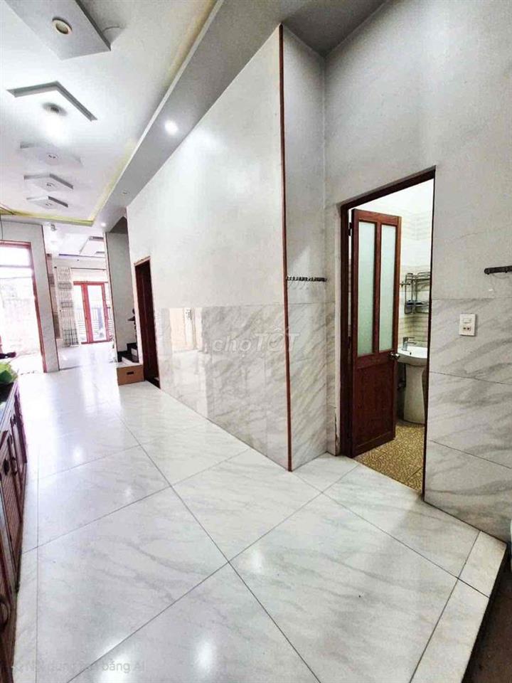 bán gấp nhà còn mới giao ngay