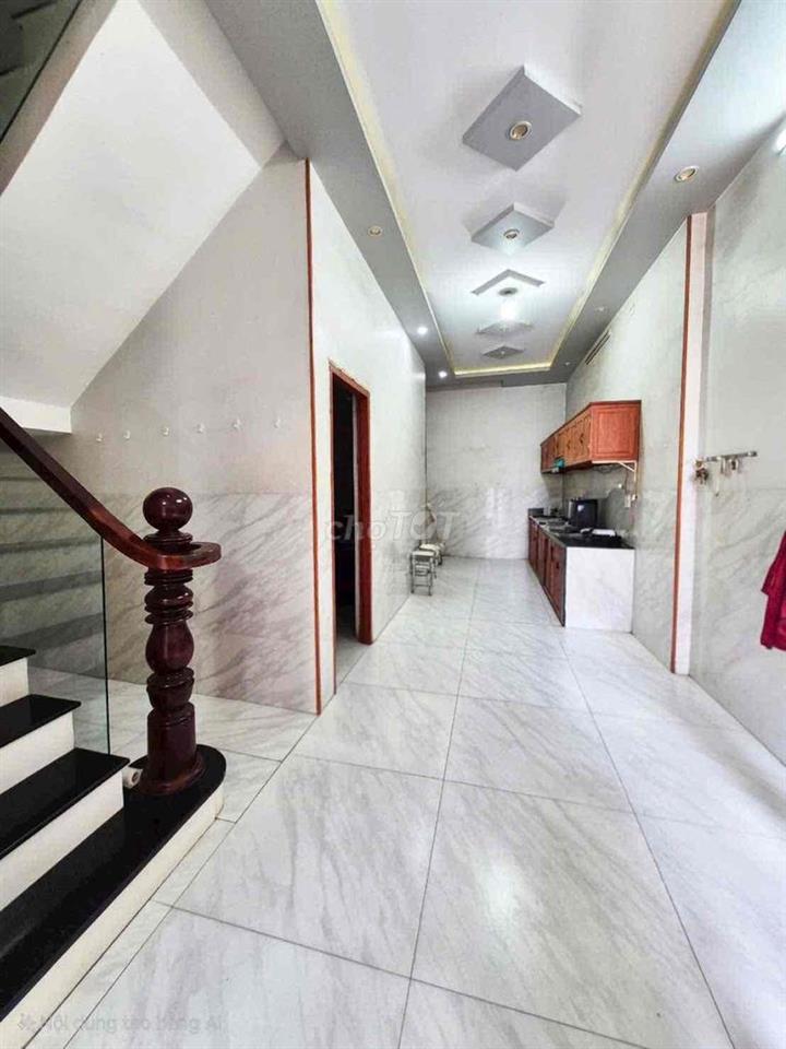 bán gấp nhà còn mới giao ngay