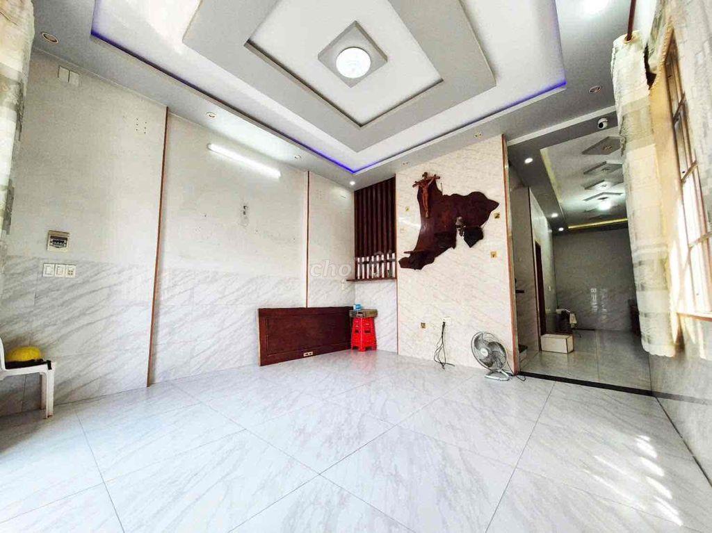 bán gấp nhà còn mới giao ngay