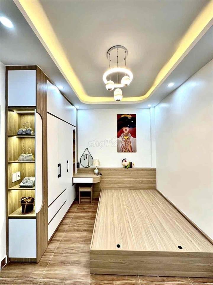 Bán nhà phố Đà Nẵng, độc lập, sân cổng riêng, 72m2, 3.5 tầng, 4.39 tỷ.