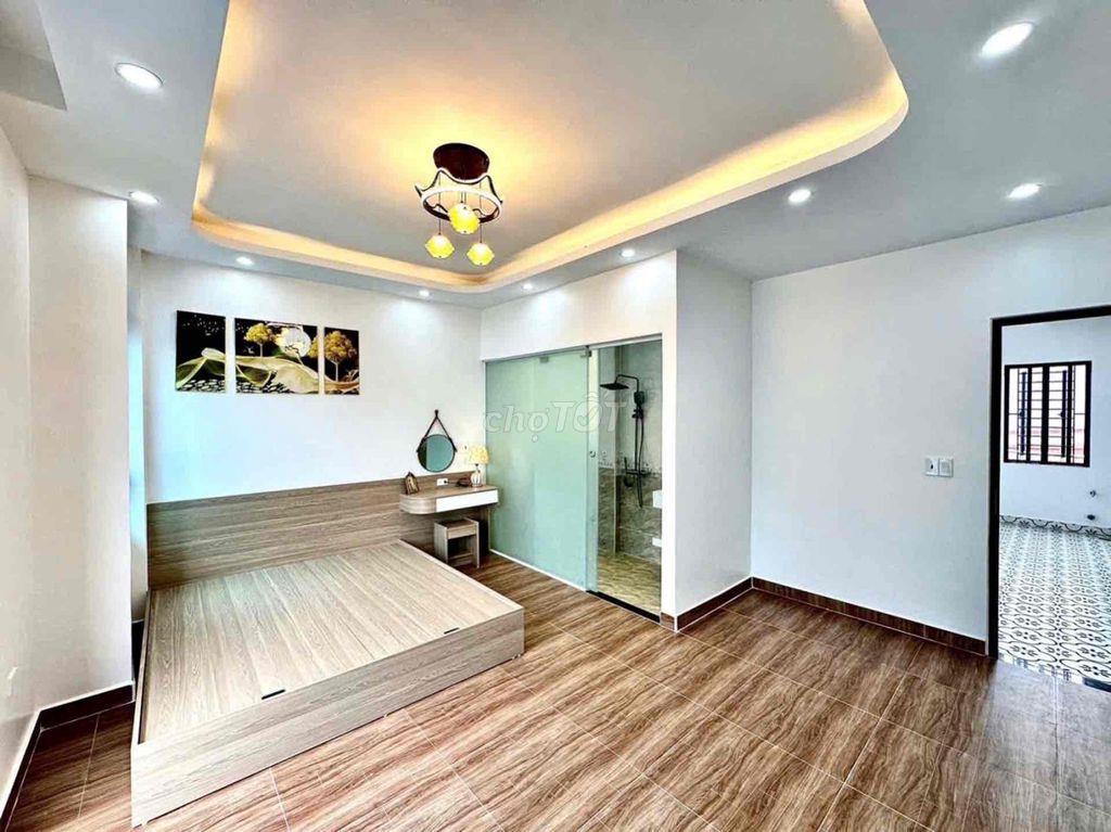 Bán nhà phố Đà Nẵng, độc lập, sân cổng riêng, 72m2, 3.5 tầng, 4.39 tỷ.