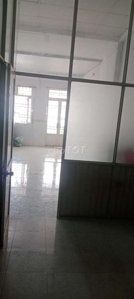 cần cho thuê lại 1 phòng trong nhà MTnguyên căn