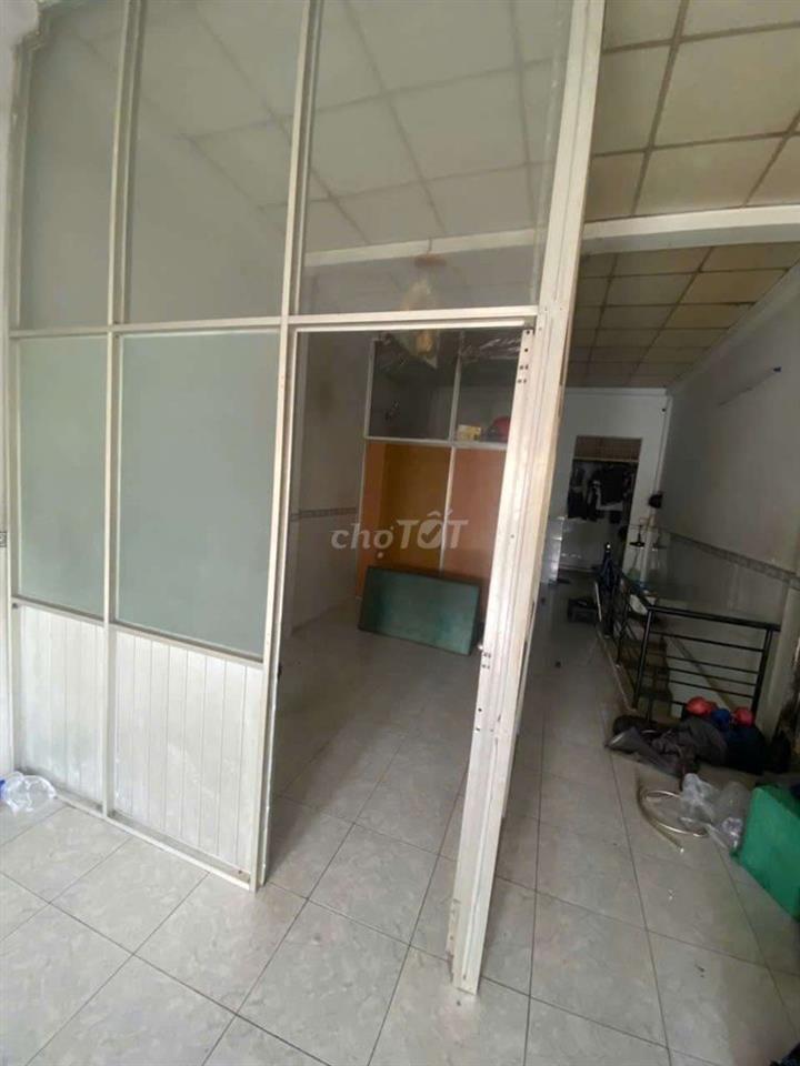 cần cho thuê lại 1 phòng trong nhà MTnguyên căn