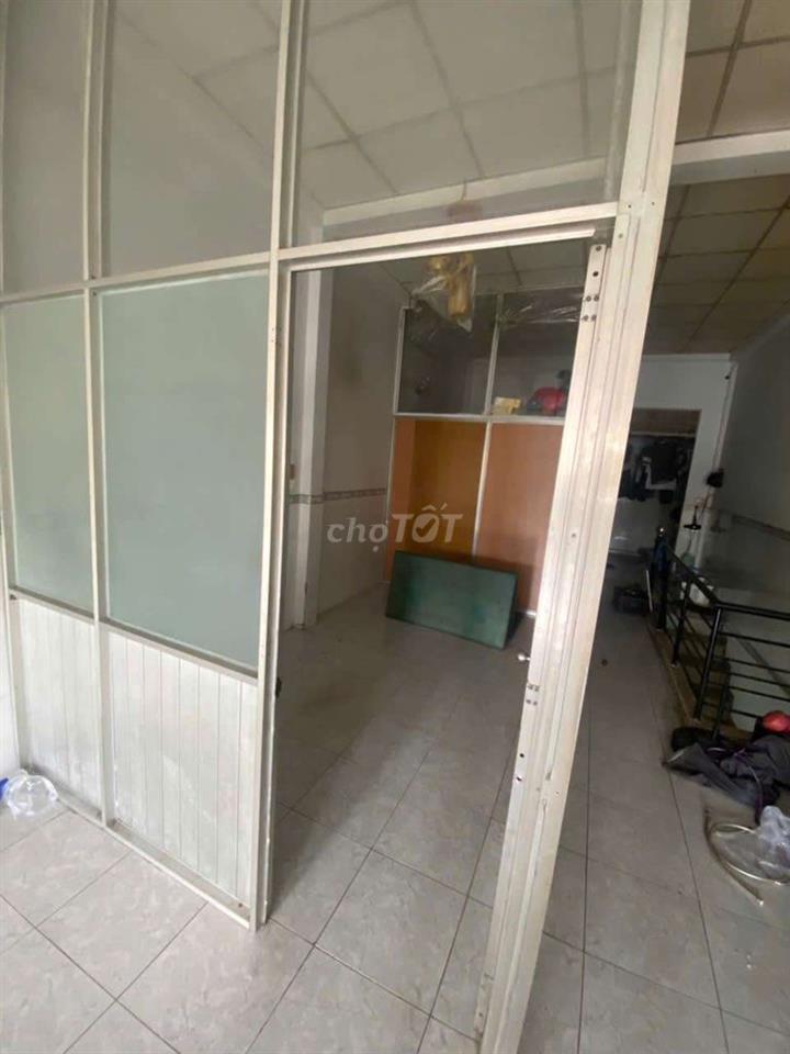 cần cho thuê lại 1 phòng trong nhà MTnguyên căn