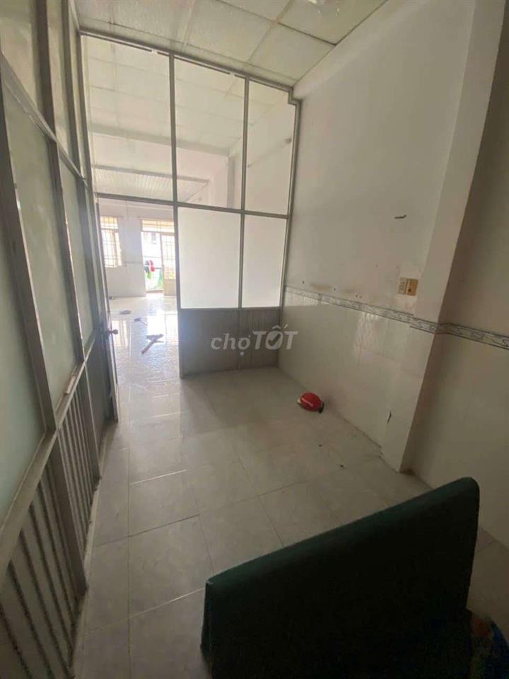 cần cho thuê lại 1 phòng trong nhà MTnguyên căn