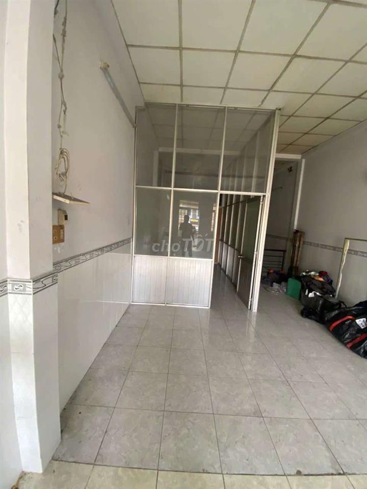 cần cho thuê lại 1 phòng trong nhà MTnguyên căn