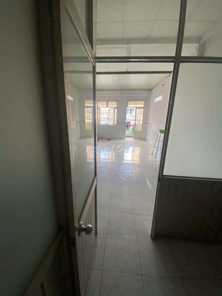 cần cho thuê lại 1 phòng trong nhà MTnguyên căn
