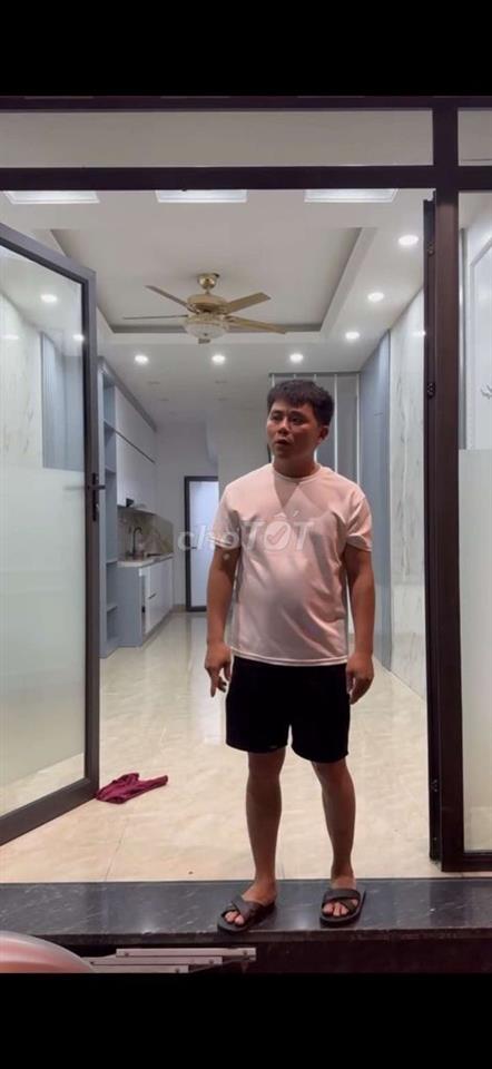 Cho Thuê Nhà 5 tầng mới xây