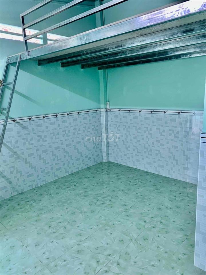 phòng trọ có gác, giờ giấc tự do, gần Đhcn chỉ 3phút đi bộ
