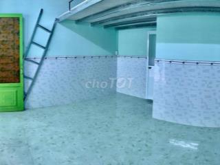 phòng trọ có gác, giờ giấc tự do, gần Đhcn chỉ 3phút đi bộ