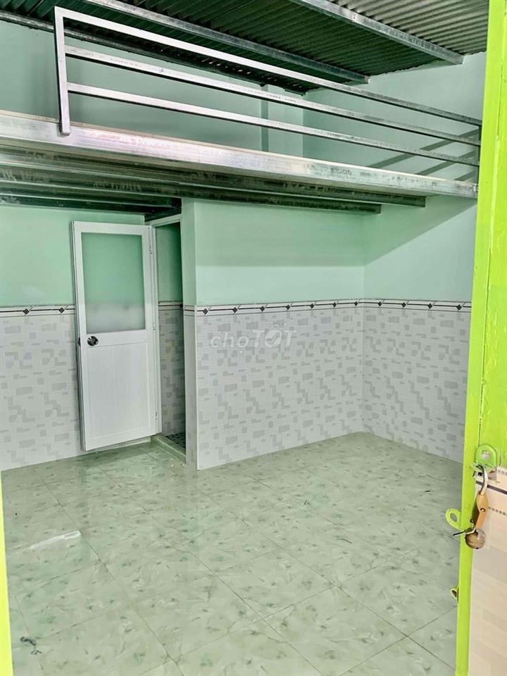 phòng trọ có gác, giờ giấc tự do, gần Đhcn chỉ 3phút đi bộ